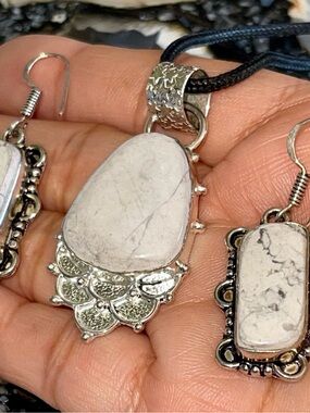 Howlite Magnesite Crystal Pendant & Earrings Set